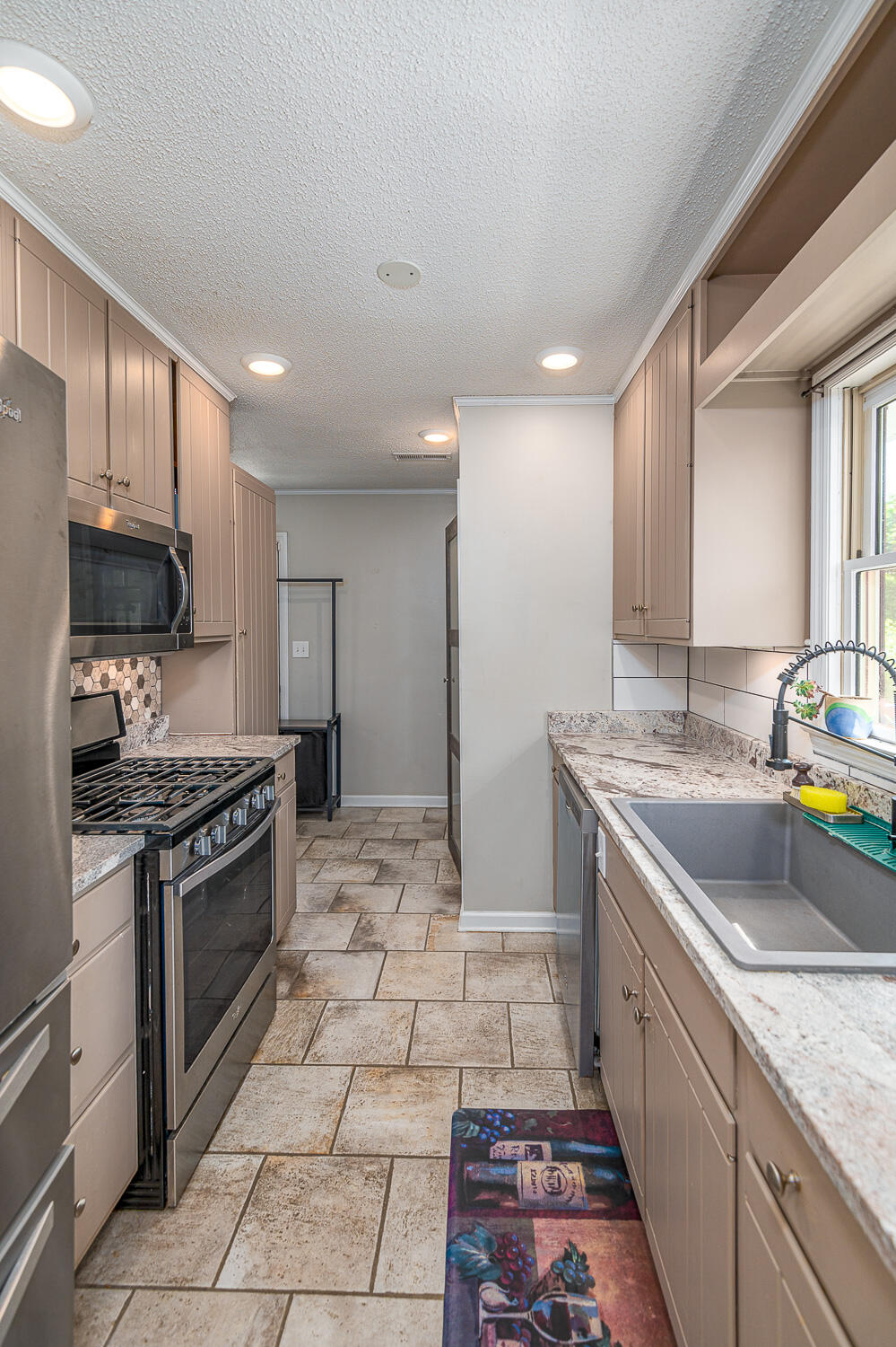 3902 Laird Lane Chattanooga, TN 37415 - Photo 6 of 41 Kitchen