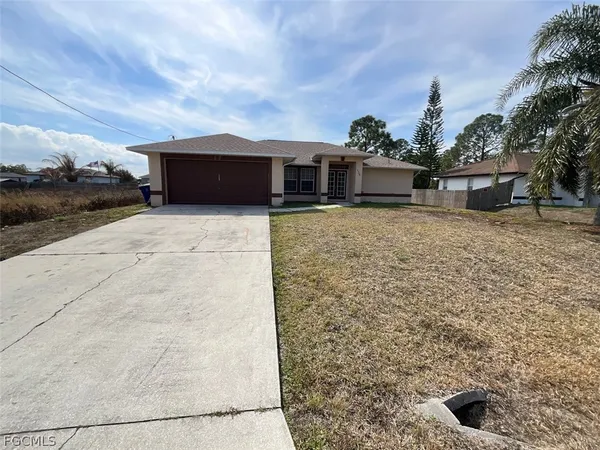 $2,100 | 4005 1st Street Southwest, Lehigh Acres, FL 33976