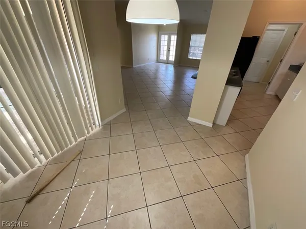 $2,100 | 4005 1st Street Southwest, Lehigh Acres, FL 33976