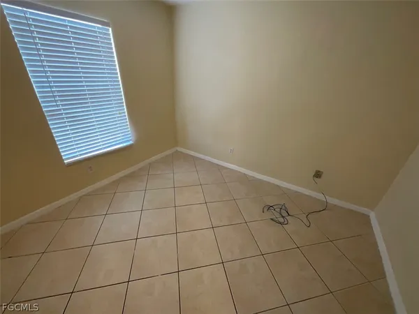 $2,100 | 4005 1st Street Southwest, Lehigh Acres, FL 33976