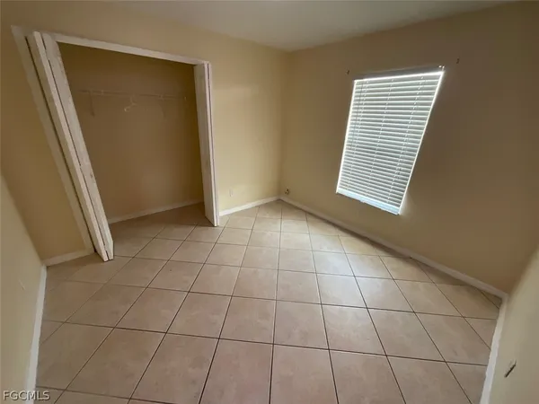 $2,100 | 4005 1st Street Southwest, Lehigh Acres, FL 33976