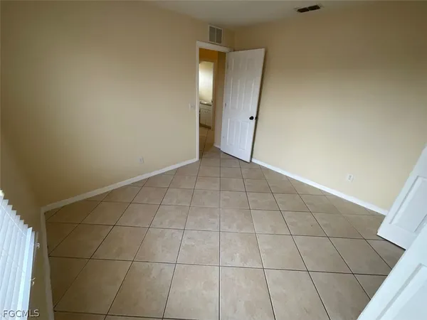 $2,100 | 4005 1st Street Southwest, Lehigh Acres, FL 33976