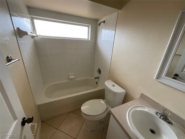 $2,100 | 4005 1st Street Southwest, Lehigh Acres, FL 33976