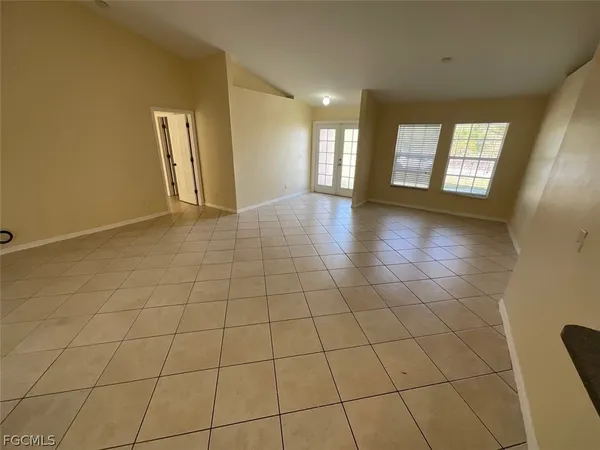 $2,100 | 4005 1st Street Southwest, Lehigh Acres, FL 33976