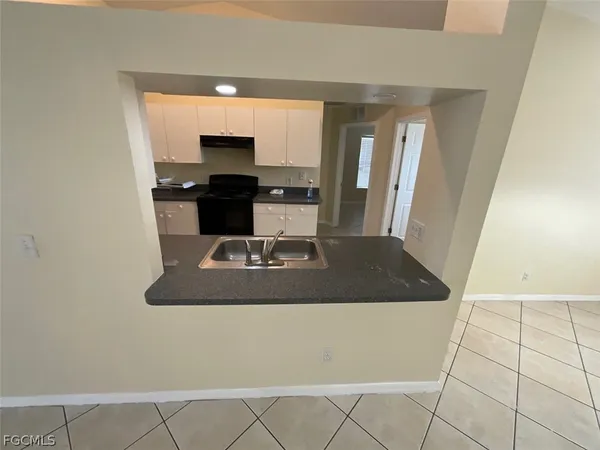 $2,100 | 4005 1st Street Southwest, Lehigh Acres, FL 33976