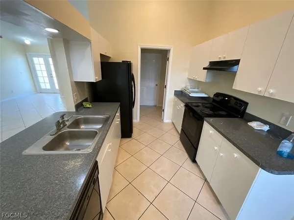 $2,100 | 4005 1st Street Southwest, Lehigh Acres, FL 33976