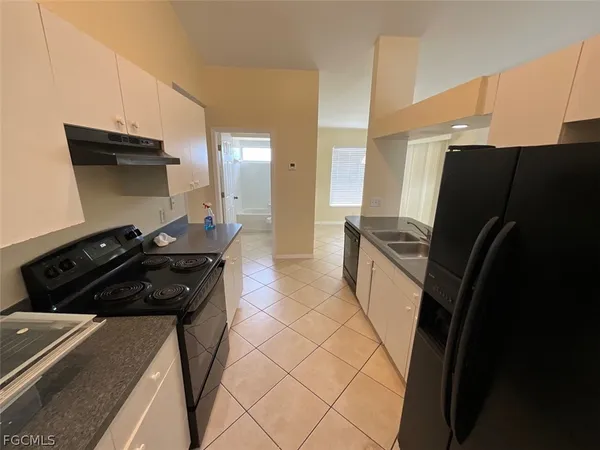 $2,100 | 4005 1st Street Southwest, Lehigh Acres, FL 33976