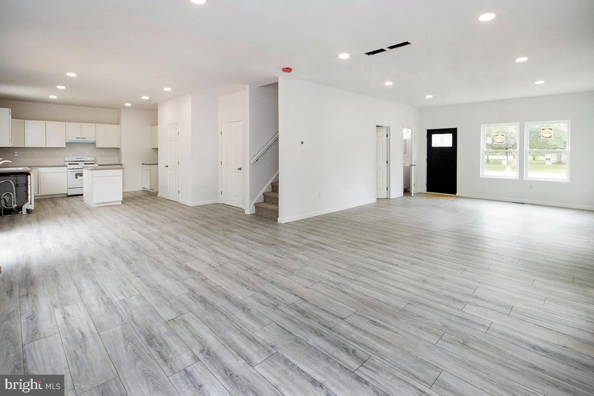 21 Rhode Island Road Sicklerville, NJ 08081 - Photo 3 of 48 Gallery Image 3