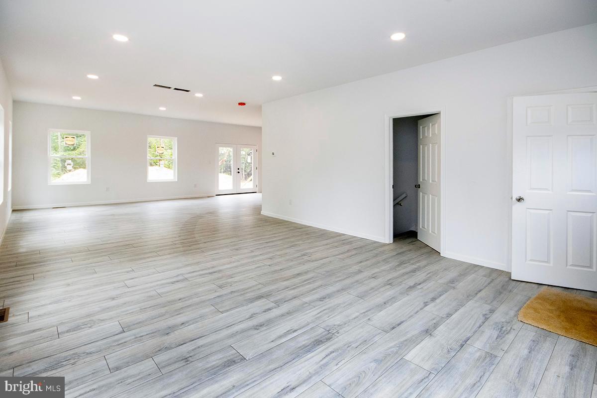 21 Rhode Island Road Sicklerville, NJ 08081 - Photo 5 of 48 Gallery Image 5