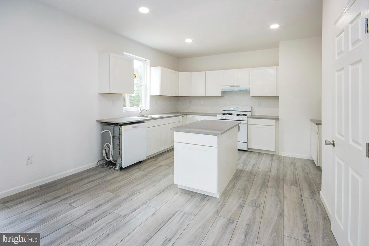 21 Rhode Island Road Sicklerville, NJ 08081 - Photo 7 of 48 Gallery Image 7
