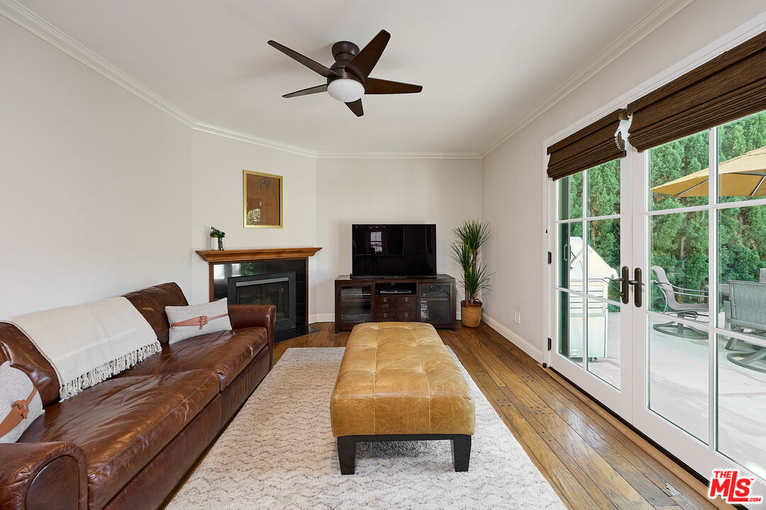 697 Washington Boulevard Marina del Rey, CA 90292 - Photo 12 of 23 a living room with furniture and a flat screen tv
