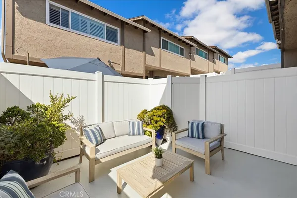 $6,000 | 1140 Manhattan Beach, Unit D, Manhattan Beach, CA 90266