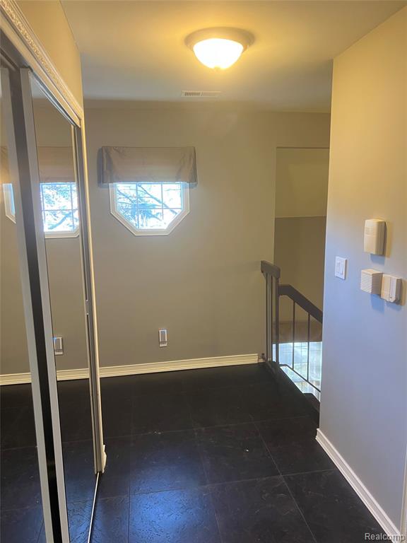 29726 Pine Ridge Circle Farmington, MI 48331 - Photo 4 of 25