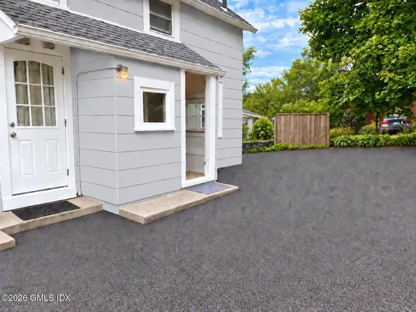 $2,500 | 245 Glenville Road, Greenwich, CT 06831