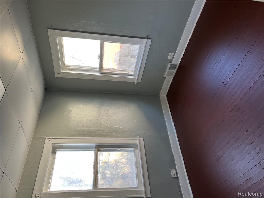 936 Stocker Avenue Flint, MI 48503 - Photo 6 of 15