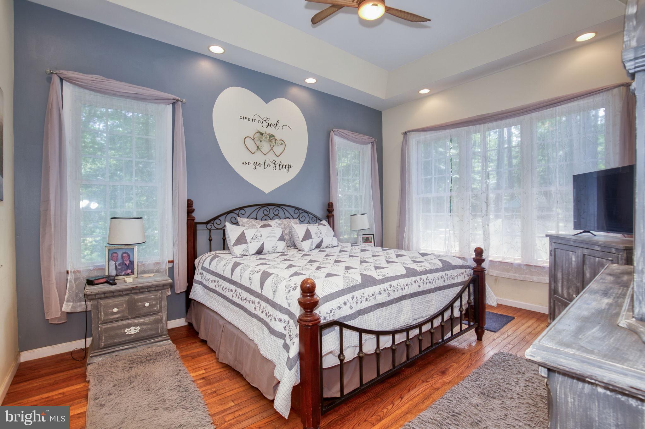 120 Twin Harbor Road Reedville, VA 22539 - Photo 16 of 45 MAIN LEVEL MASTER BEDROOM