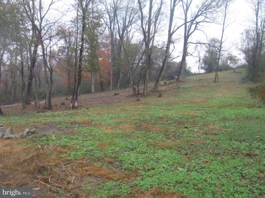 195 Honeysuckle Road Nottingham, PA 19362 - Photo 2 of 4