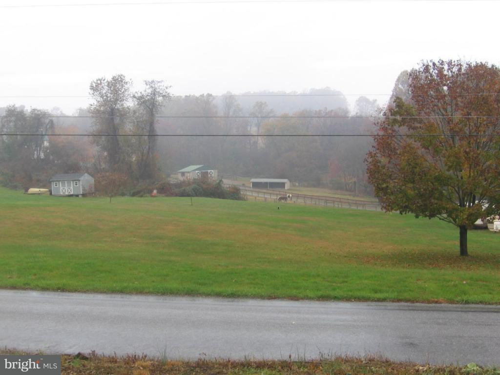 195 Honeysuckle Road Nottingham, PA 19362 - Photo 3 of 4