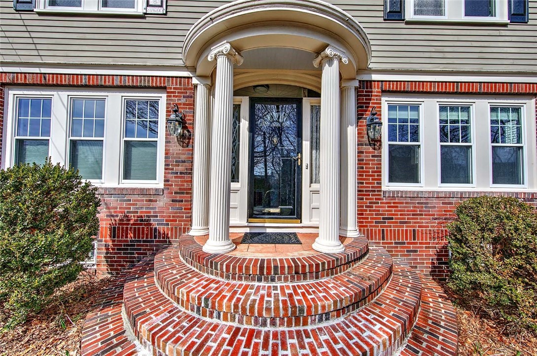12 Holly Street Providence, RI 02906 - Photo 2 of 44