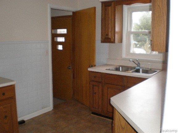 4261 Atkins Road Port Huron, MI 48060 - Photo 8 of 21 PC230008-mfscnv-mfsopt