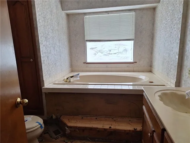 $120,000 | 202 Broad Street, Waverly, MO 64096