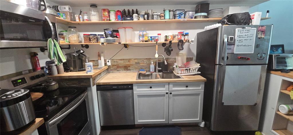 206 Lake Ida Road Frostproof, FL 33843 - Photo 21 of 46 a kitchen with refrigerator and cabinets