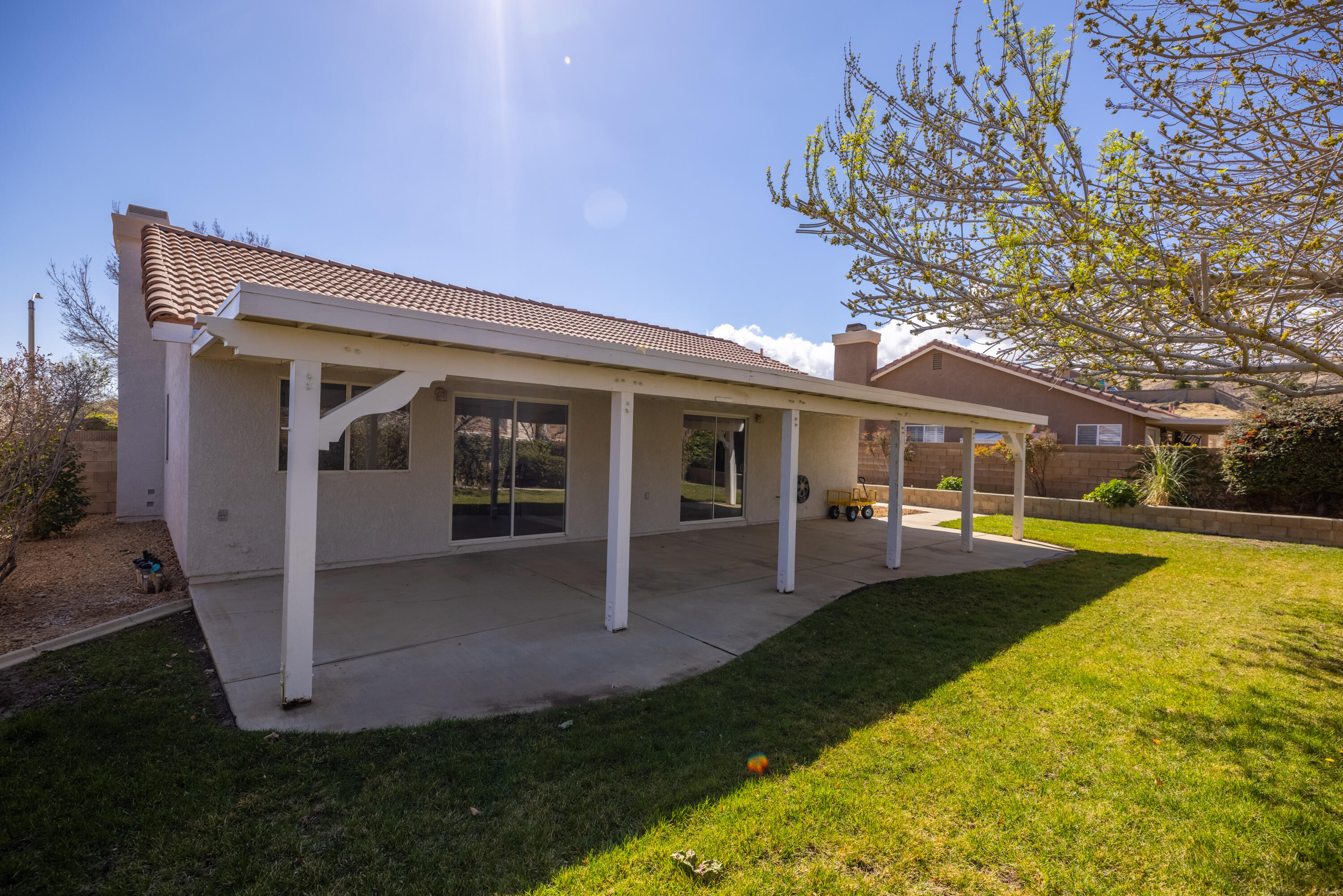 40325 Argyle Lane Palmdale, CA 93551 - Photo 20 of 24 a front view of a house with garden