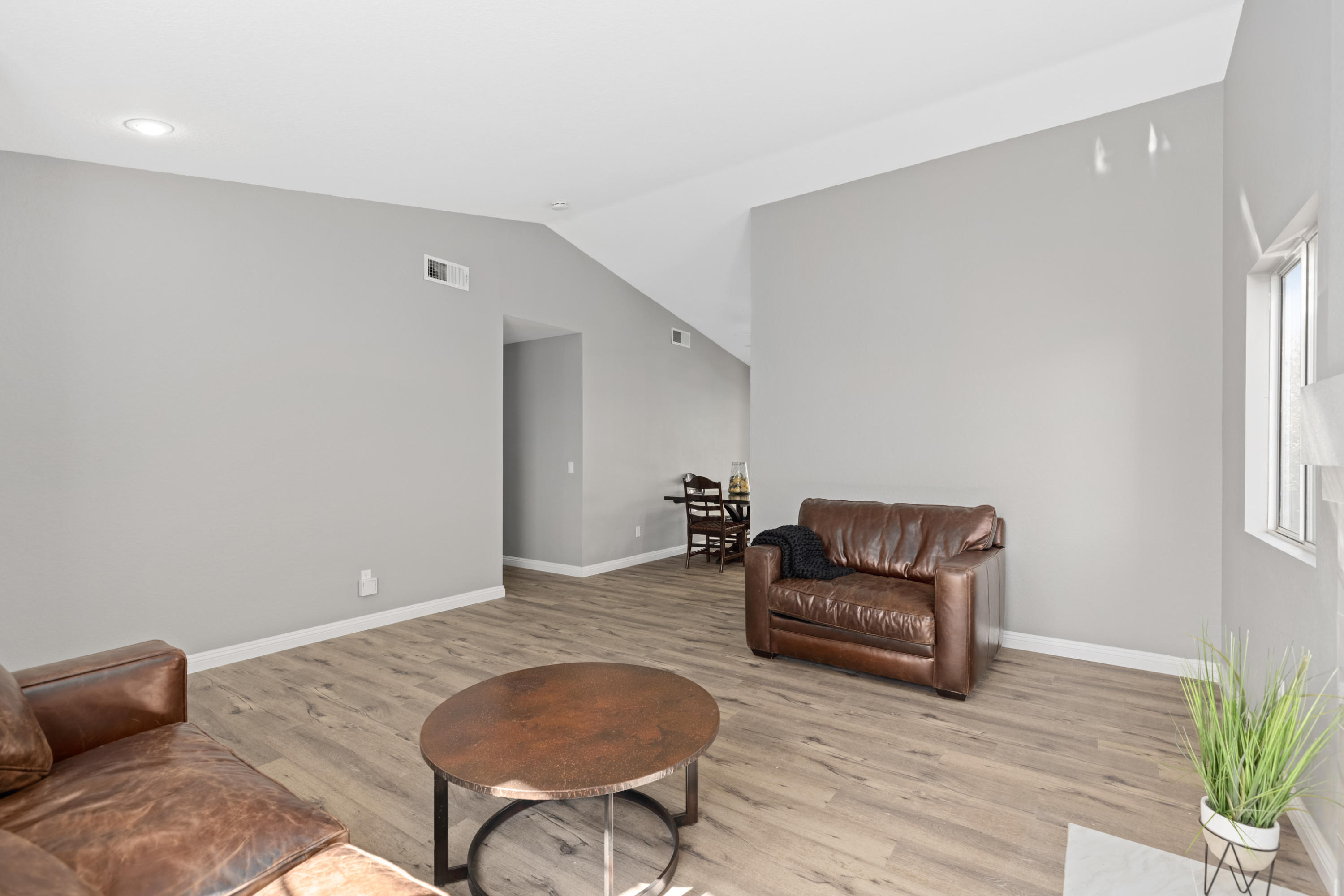 40325 Argyle Lane Palmdale, CA 93551 - Photo 5 of 24 a living room with furniture