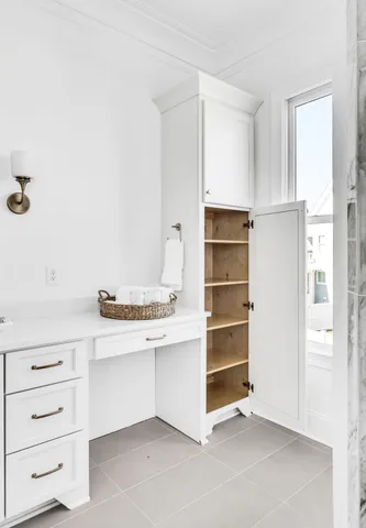 en empty room with ceiling fan and window