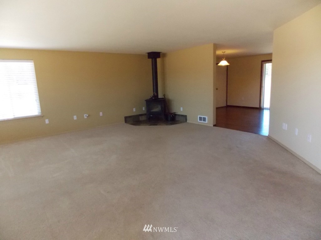 17630 Leitner Road Southwest Rochester, WA 98579 - Photo 4 of 25