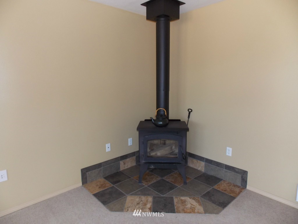 17630 Leitner Road Southwest Rochester, WA 98579 - Photo 5 of 25