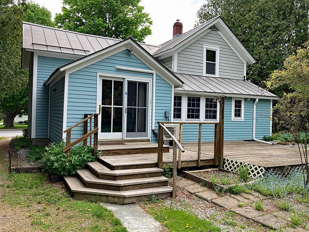 482 Clarendon Avenue West Rutland, VT 05777 - Photo 3 of 45