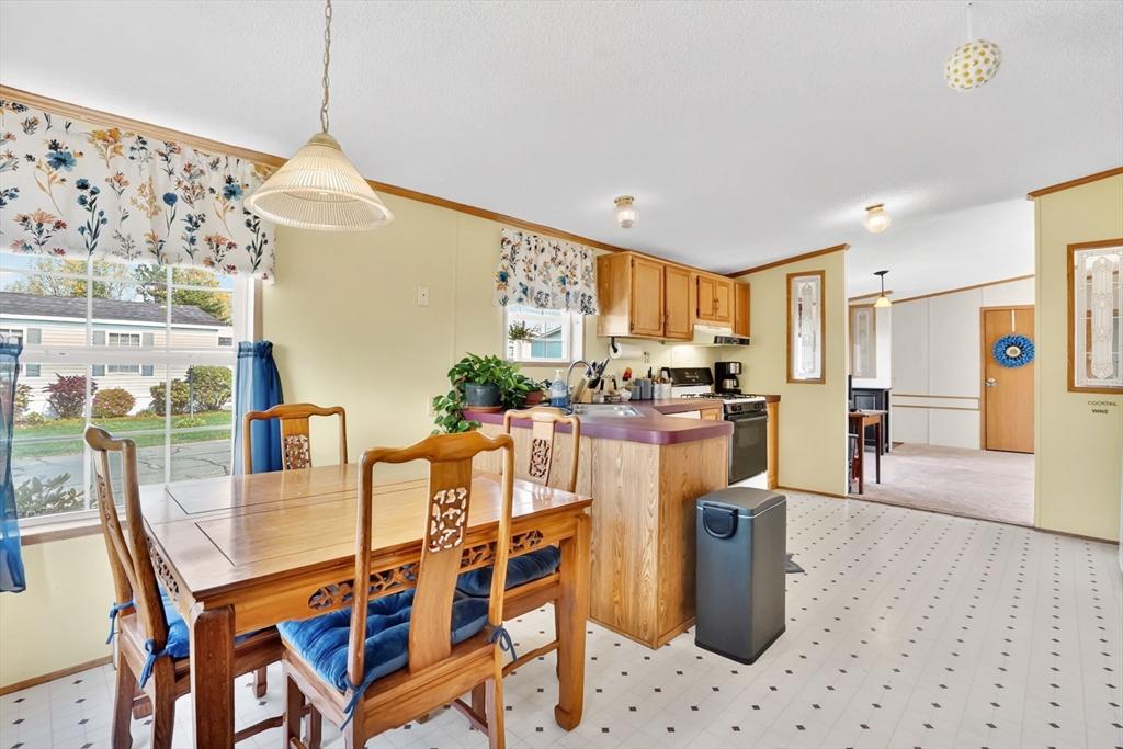 27 Somerset Road Chicopee, MA 01020 - Photo 19 of 33