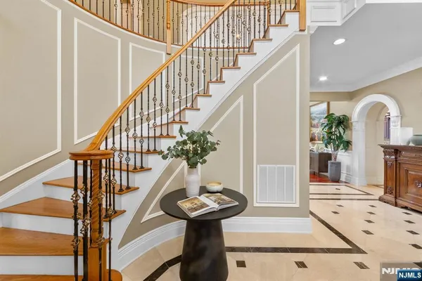 a view of entryway with a front door