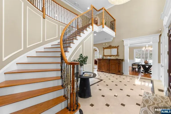 a view of entryway livingroom and hall