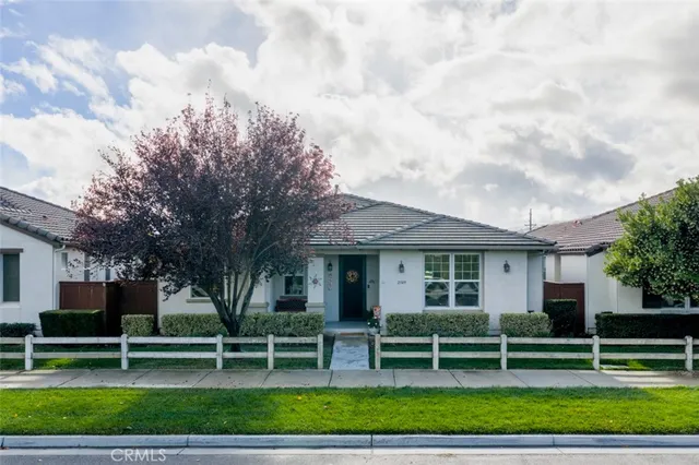 a view of house with a yard