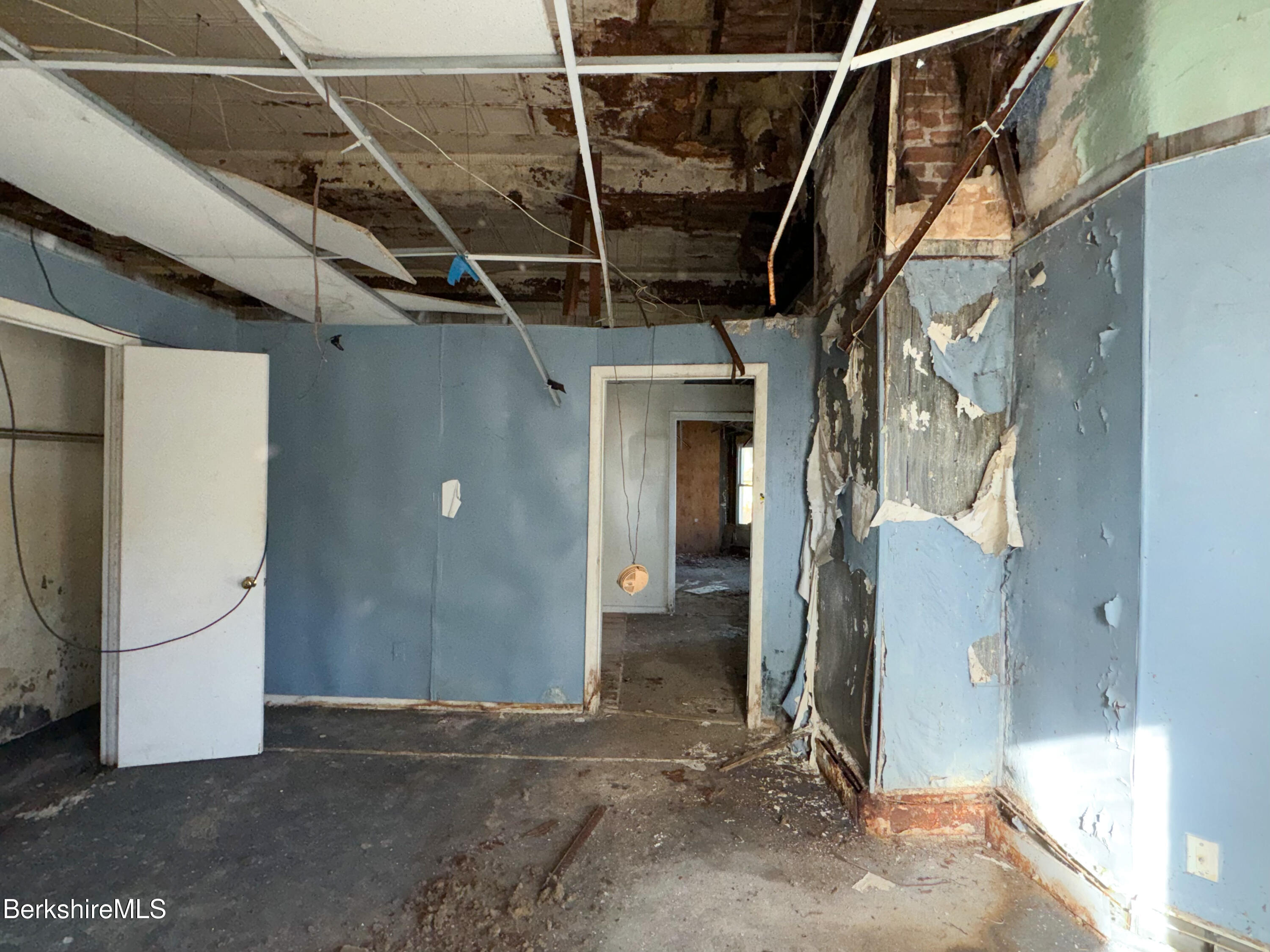 223 Elm Street Holyoke, MA 01040 - Photo 26 of 30 a view of small space