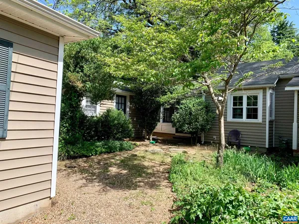 $700 | 111 Chelsea Drive, Unit 5, Charlottesville, VA 22903