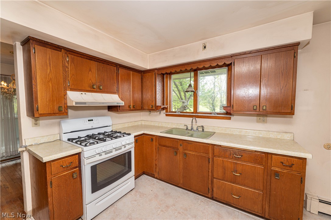 12310 Huntoon Road Painesville, OH 44077 - Photo 9 of 48 Kitchen with laminate floor and plenty of cabinetry