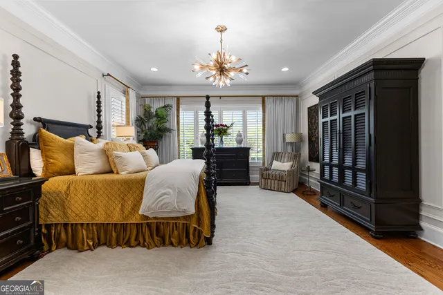 a view of entryway and hall