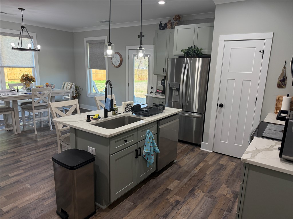 102 Turkey Trot Road Williamston, SC 29697 - Photo 5 of 37 This contemporary kitchen offers a spacious layout, perfect for casual dining and entertaining.
