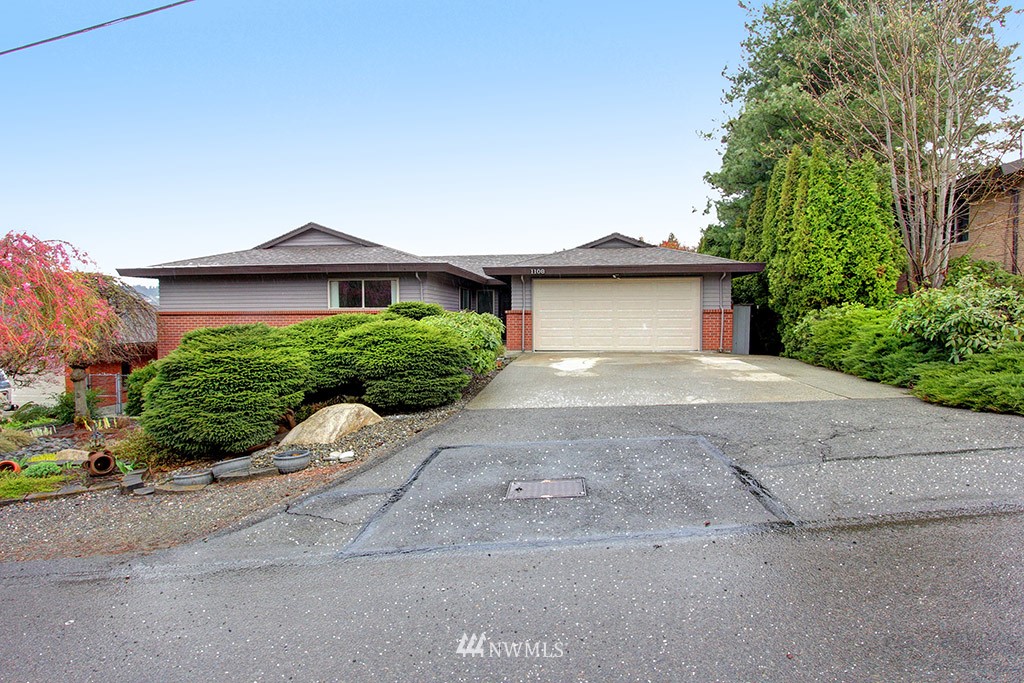 1108 North 36th Street Renton, WA 98056 - Photo 3 of 23