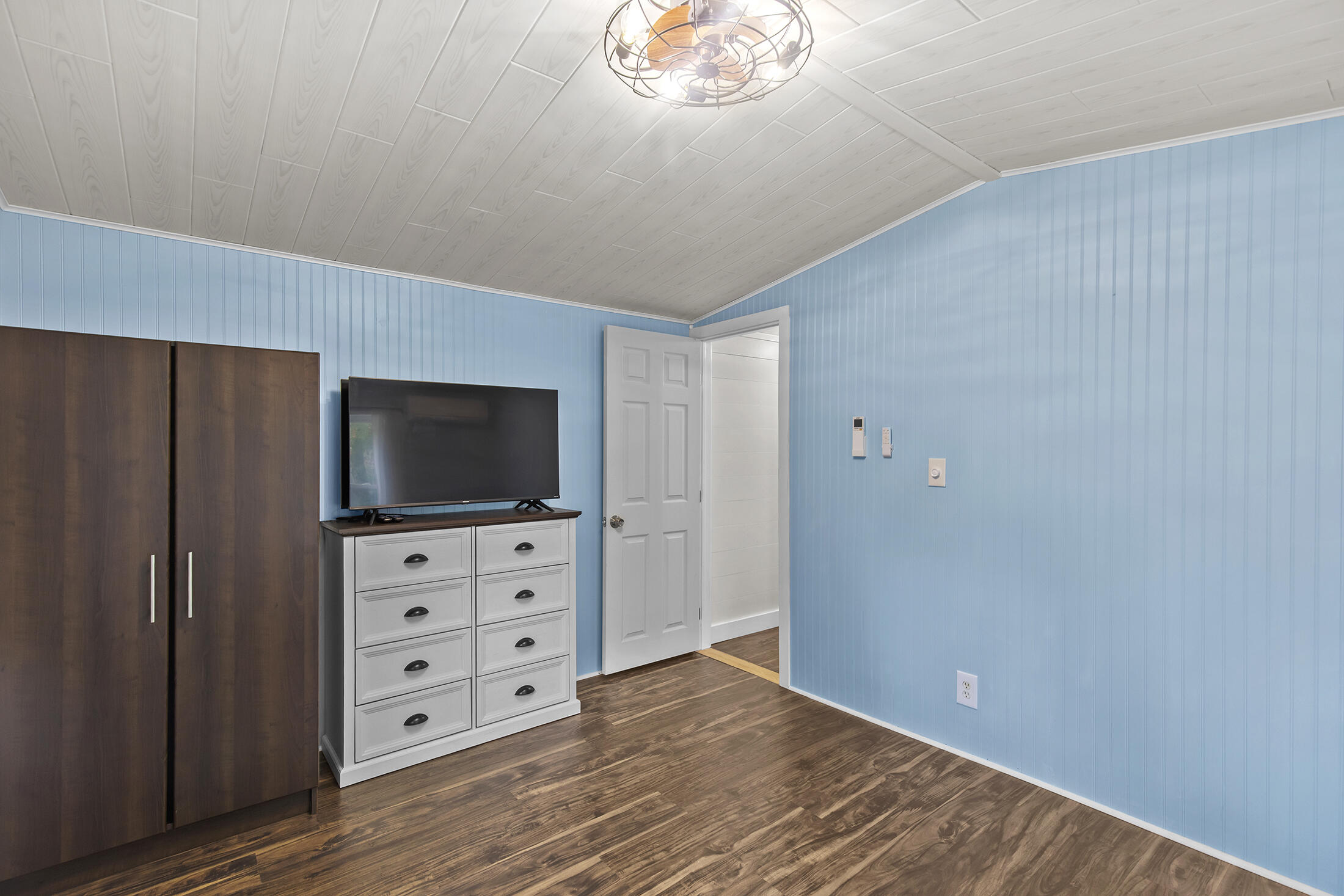 117 Ruxton Circle Mashpee, MA 02649 - Photo 14 of 28 a view of a livingroom with furniture