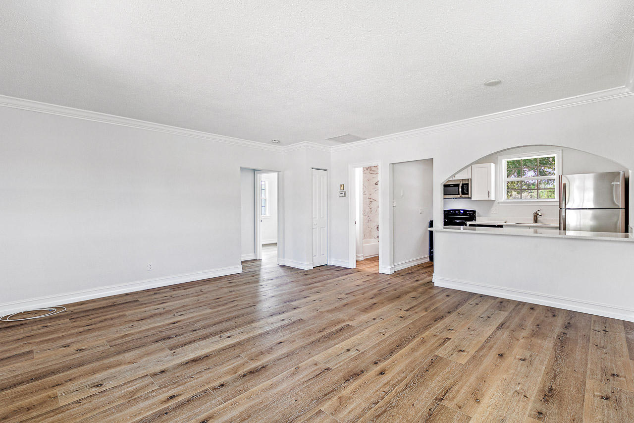 6894 3rd Street Jupiter, FL 33458 - Photo 3 of 12 Family Room