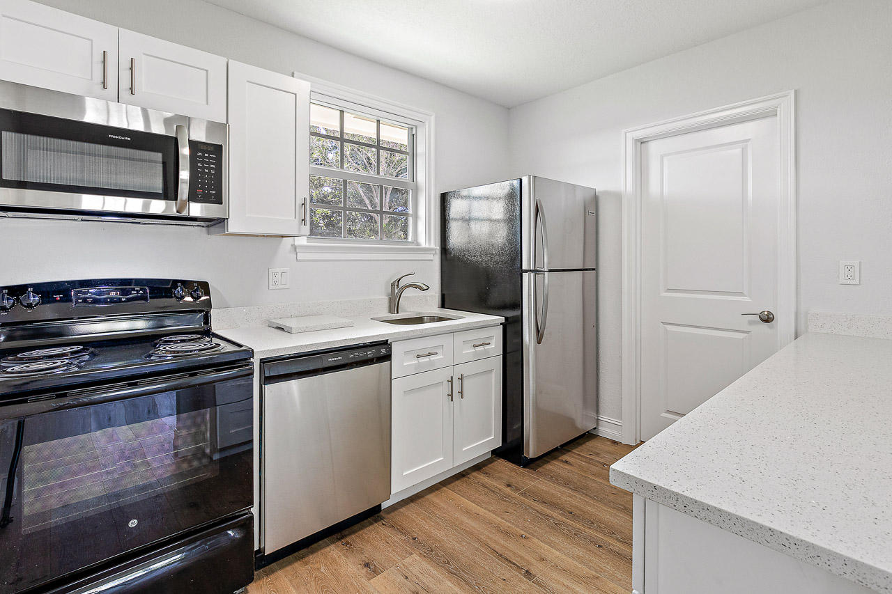 6894 3rd Street Jupiter, FL 33458 - Photo 6 of 12 Kitchen