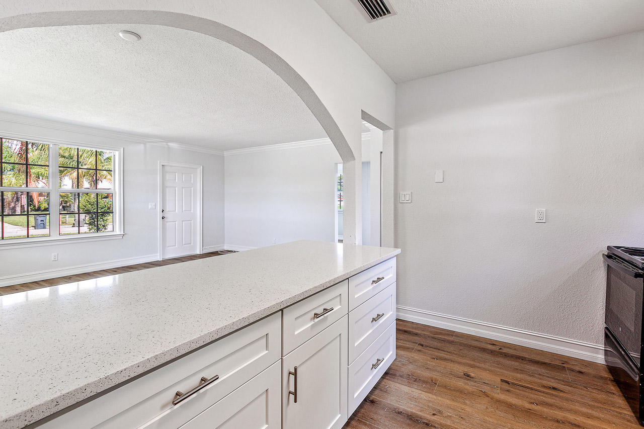 6894 3rd Street Jupiter, FL 33458 - Photo 7 of 12 Kitchen