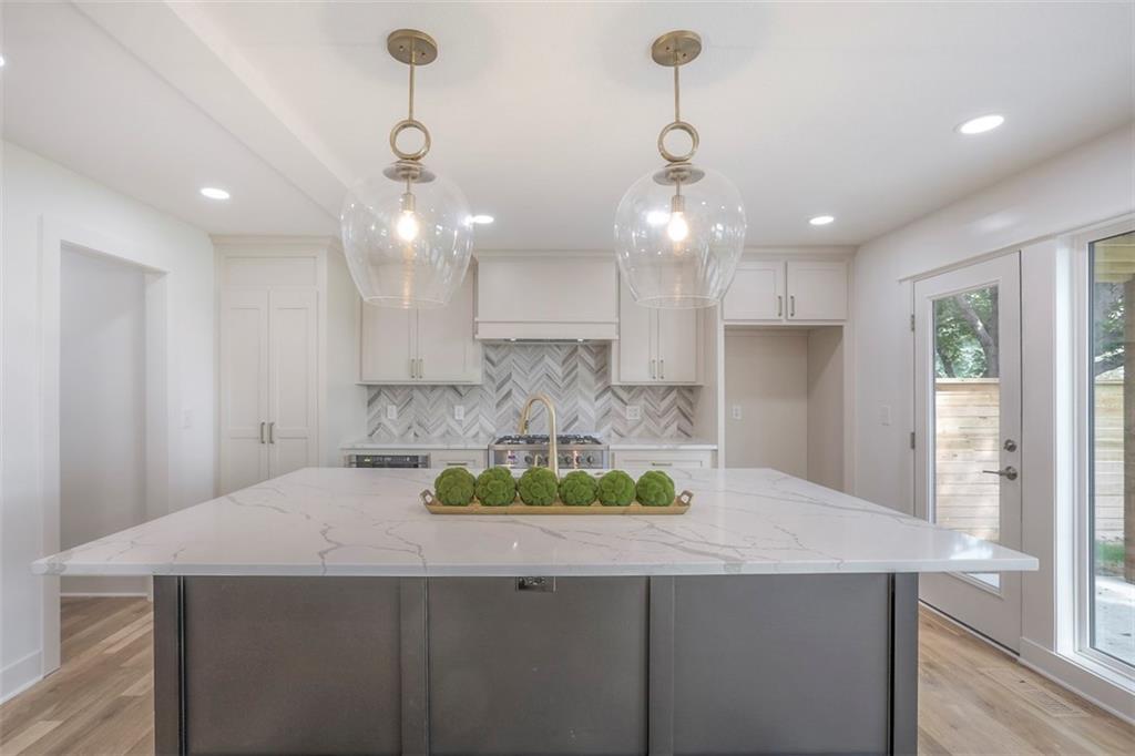 7529 Northwest Kerns Dr