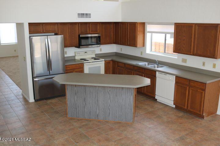 8158 East Quartz Ridge Drive Tucson, AZ 85715 - Photo 3 of 35