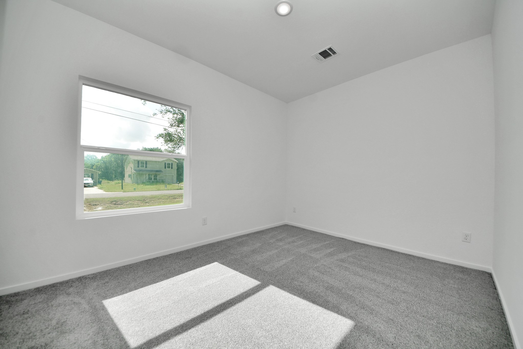 211 19th Street Hempstead, TX 77445 - Photo 26 of 32 Secondary Bedroom facing front of home