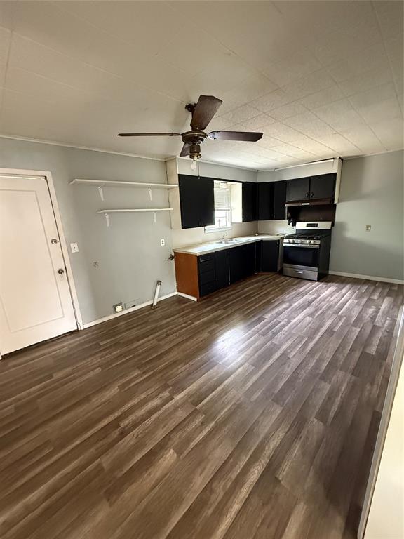701 Perry Street Santa Anna, TX 76878 - Photo 6 of 13 a living room with furniture and a fireplace